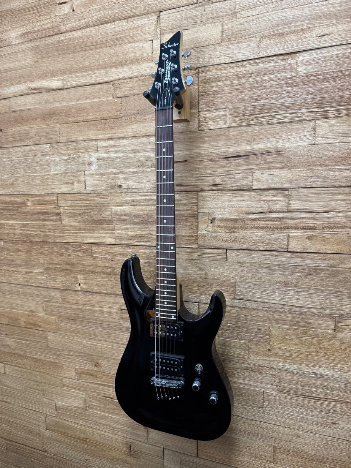 Schecter Omen 6 Electric Guitar -Diamond Series- 2005- Black Gloss – 8lbs 1oz