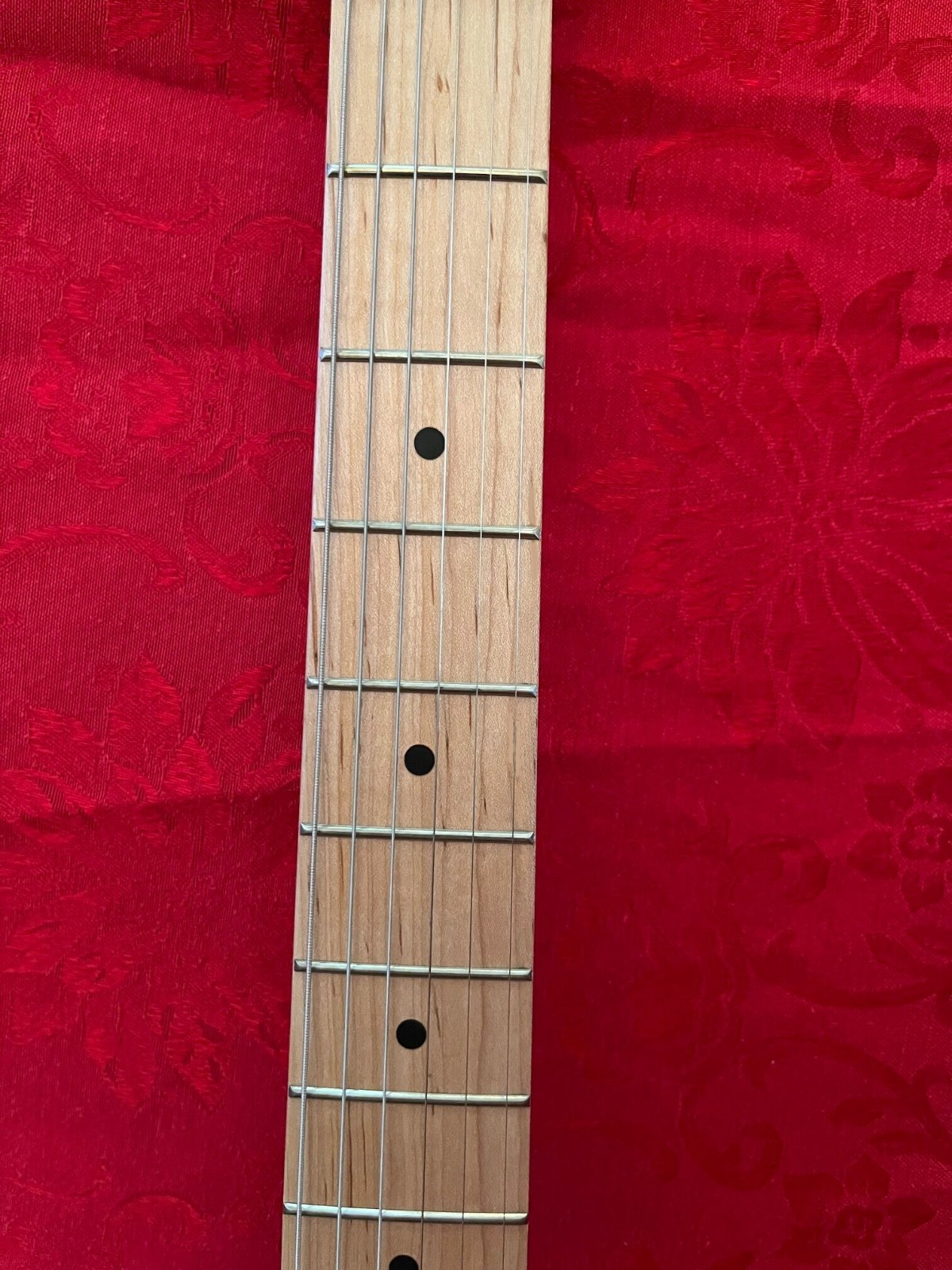 Strinberg STS 100 White Stratocaster with tremolo and included Gig Bag