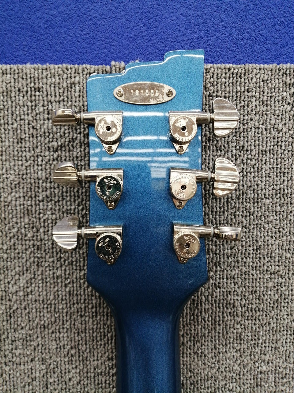 Duesenberg DTV-MC Mike Campbell Signature Metallic Blue with White Germany