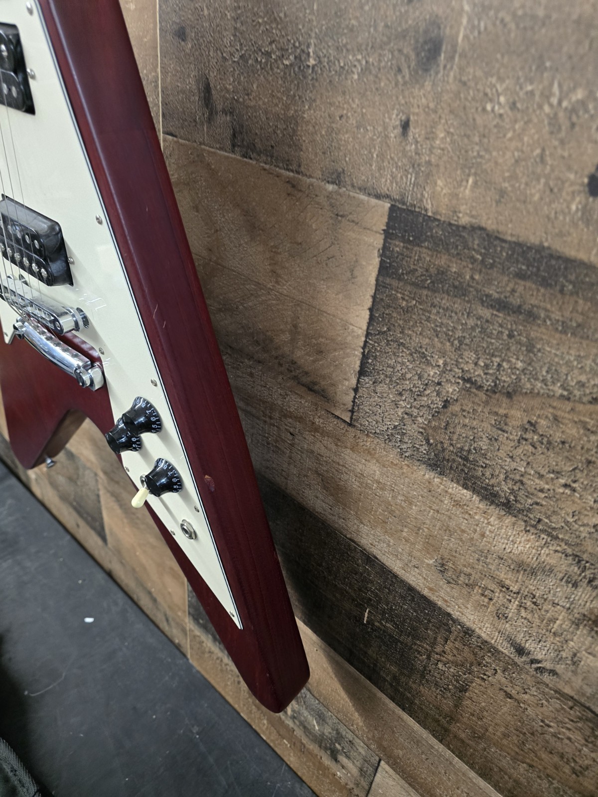2007 Gibson Flying V – Faded Cherry W/Bag 6.6 Lb