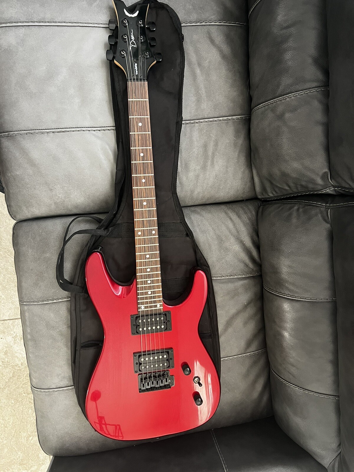 DISC Dean Vendetta XM Tremolo, Metallic Red