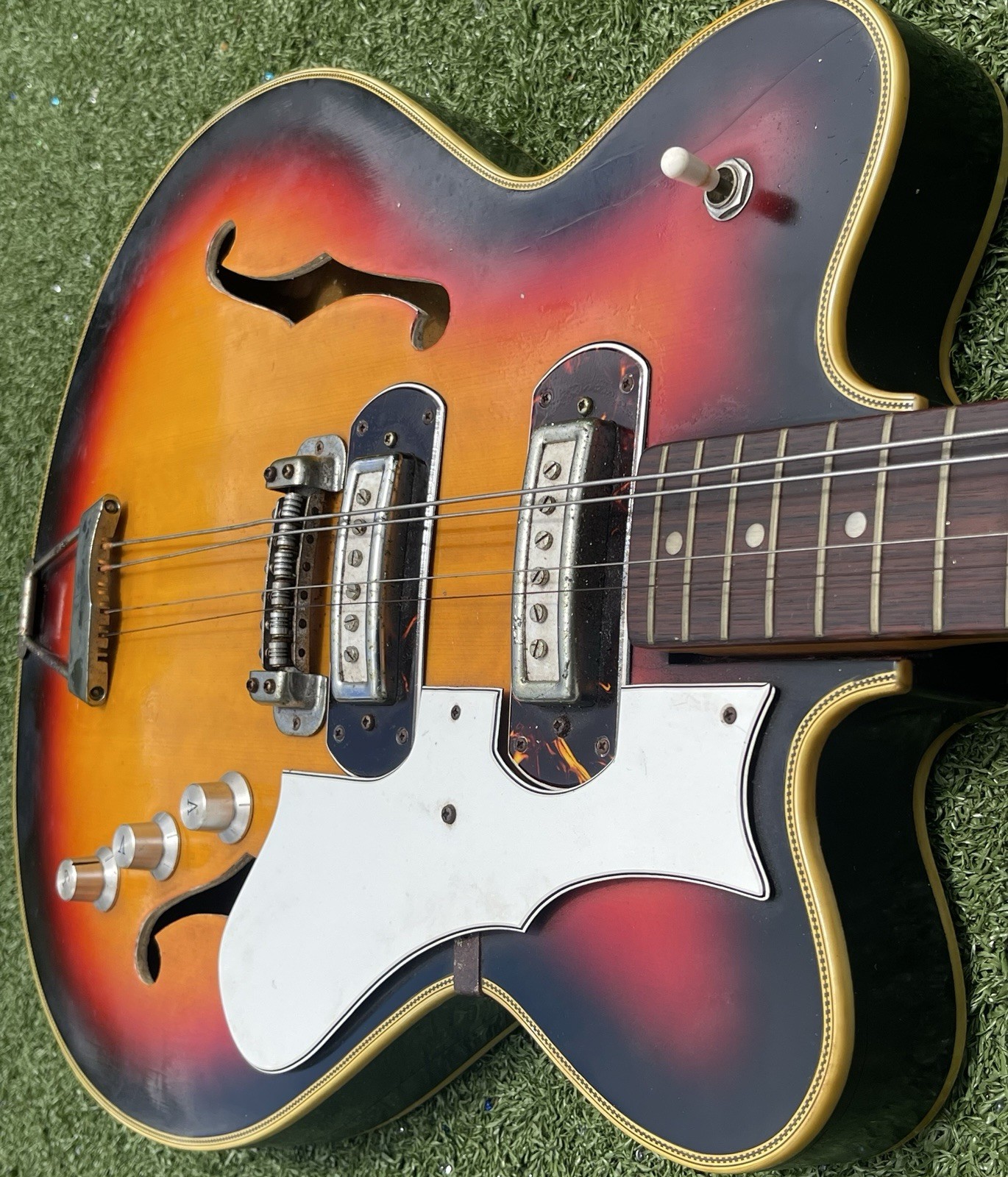Vintage 1960s Recco Semi-Hollow Body Electric Guitar – MIJ Japan – Sunburst