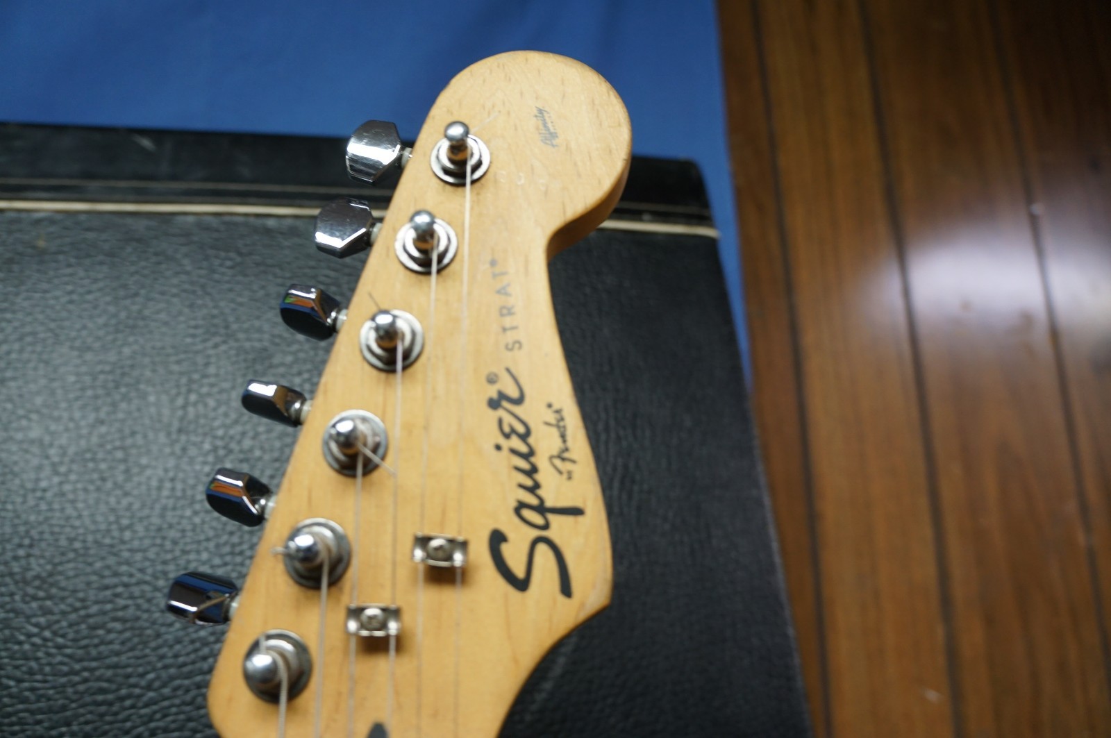 Squire Strat By Fender Affinity Series Sunburst Electric Guitar W/Case