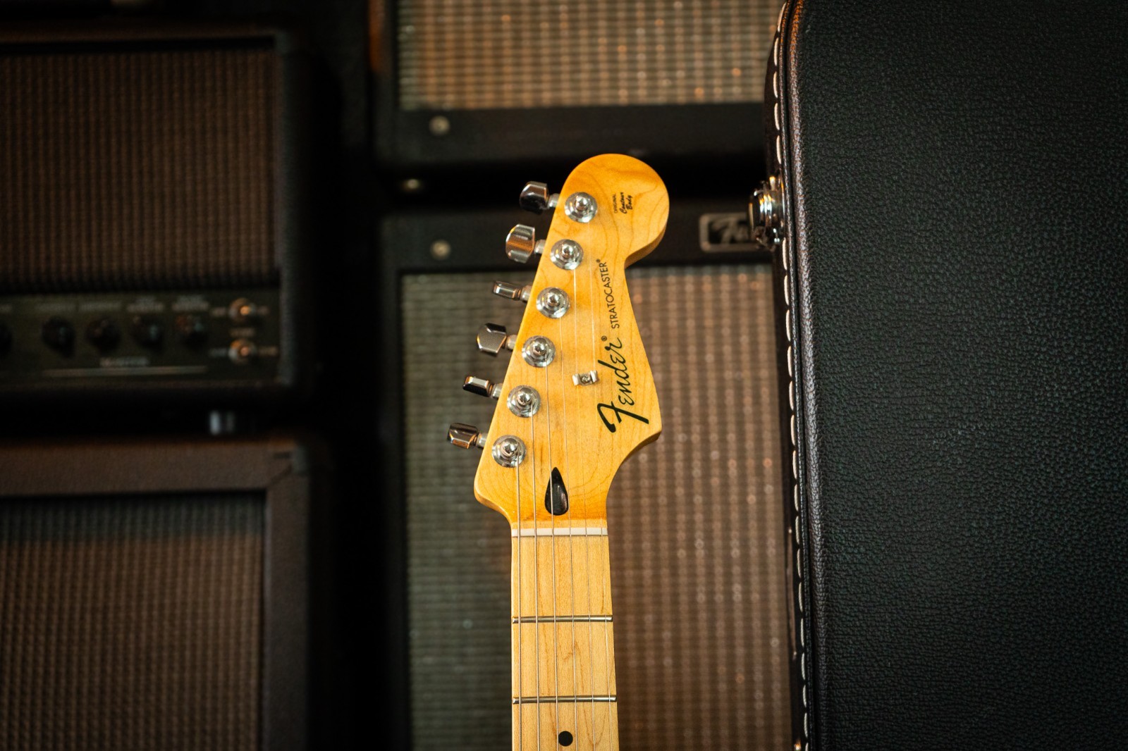 Fender Standard Stratocaster – Brown Sunburst – Maple Fingerboard – Very Good Co