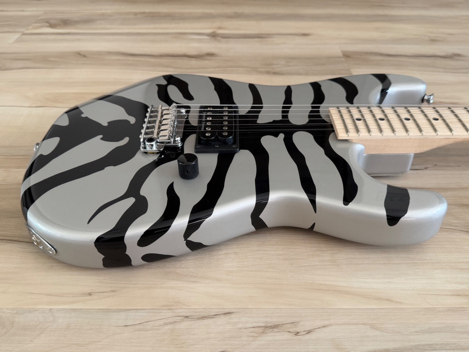 Charvel Limited Edition Super-Stock SD1 H 2PT electric guitar- Silver Bengal