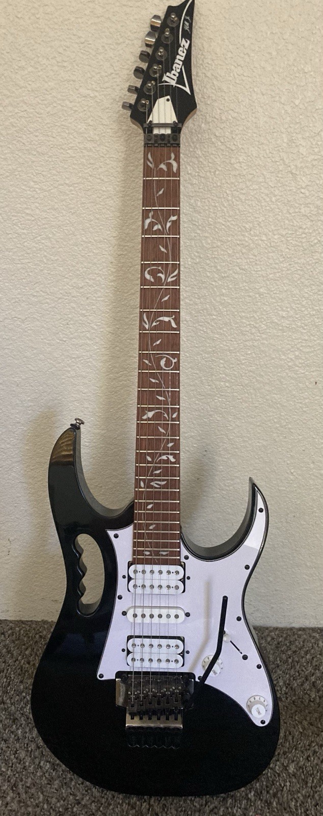 Ibanez JEMJRBK JEM junior jr black Steve Vai style electric guitar
