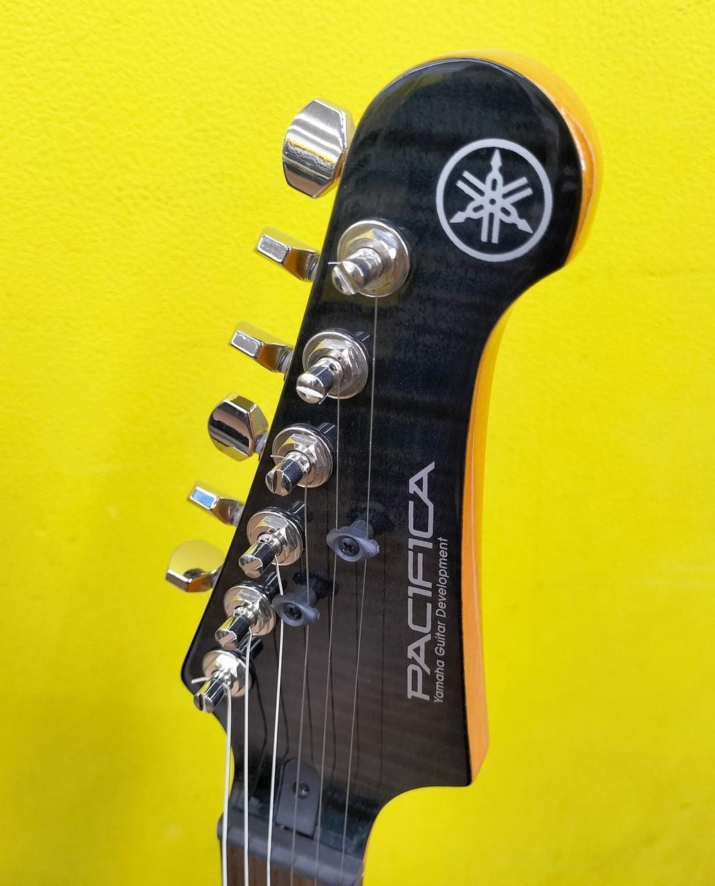 YAMAHA PAC612VIIFM Electric Guitar