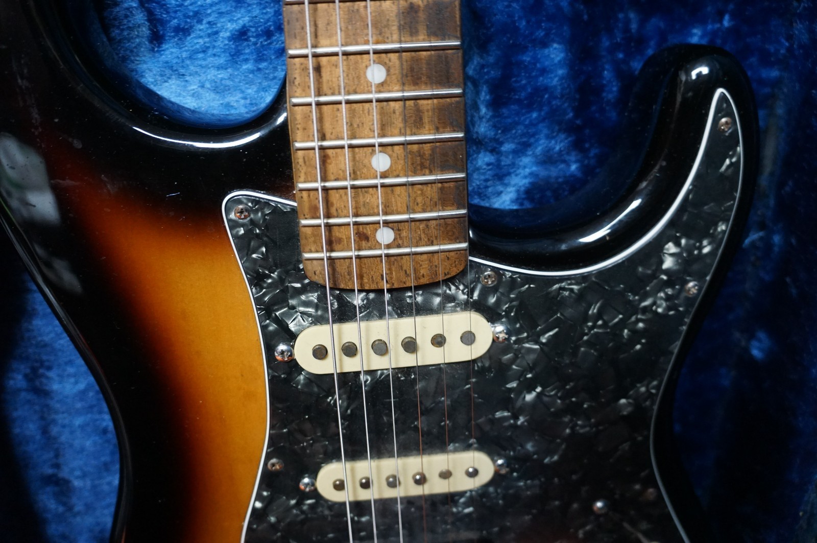 Squire Strat By Fender Affinity Series Sunburst Electric Guitar W/Case