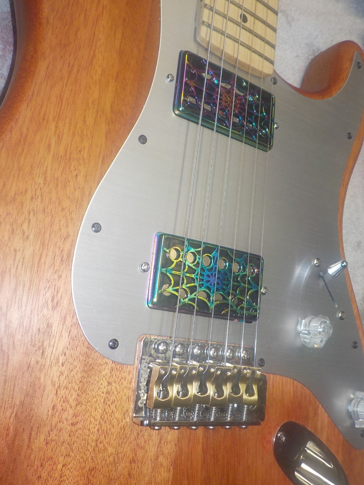 Bright Stratstyle Guitar With Style & Playability! Tone To The Bone!