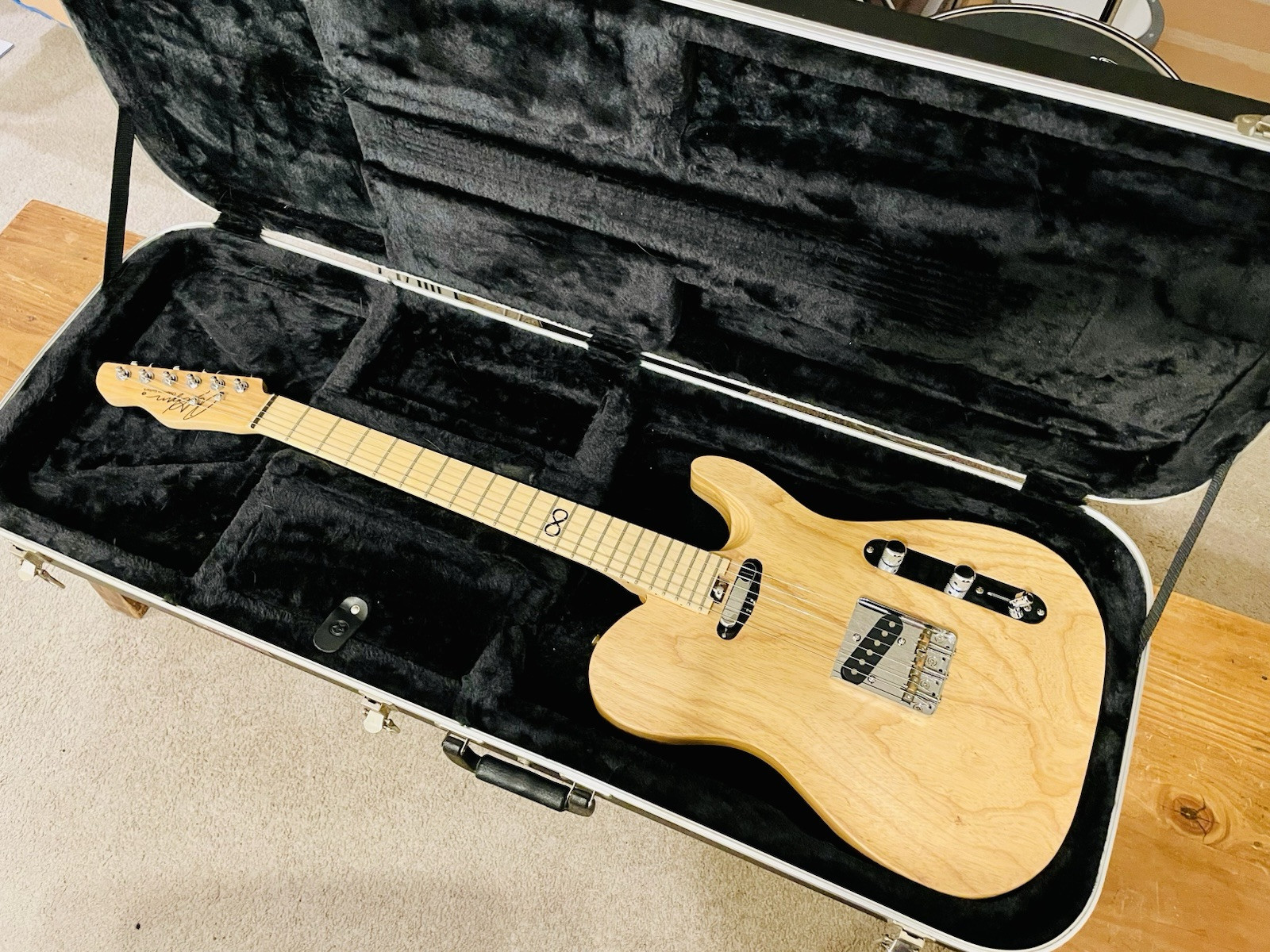 2016 Chapman ML3 Traditional Natural Ash Body Carved Top With Roadrunner Case