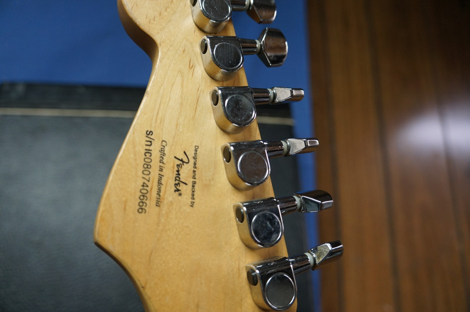 Squire Strat By Fender Affinity Series Sunburst Electric Guitar W/Case
