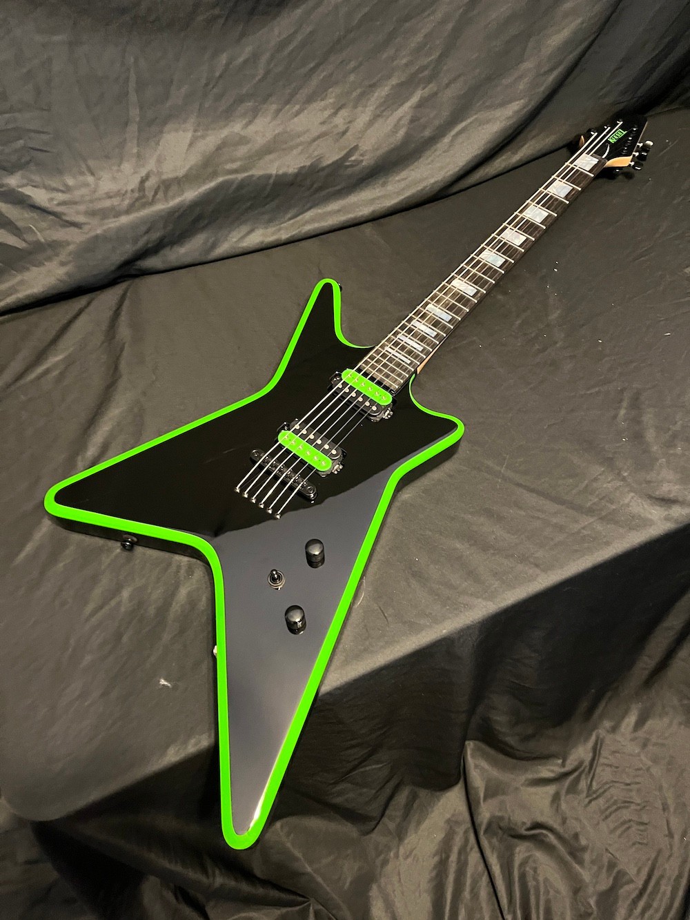 2025 Kiesel V220 Guitar Black W/Racing Green Bevels W/OHSC-MINT!