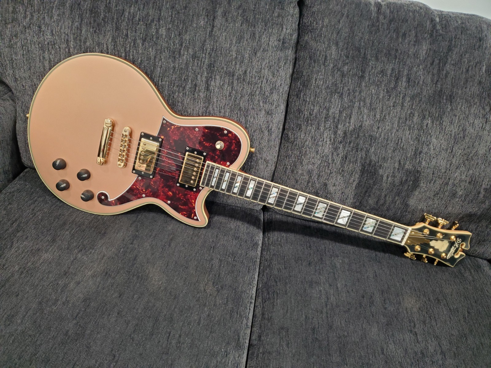 D’Angelico Deluxe Atlantic Limited Edition Electric Guitar Matte Rose Gold