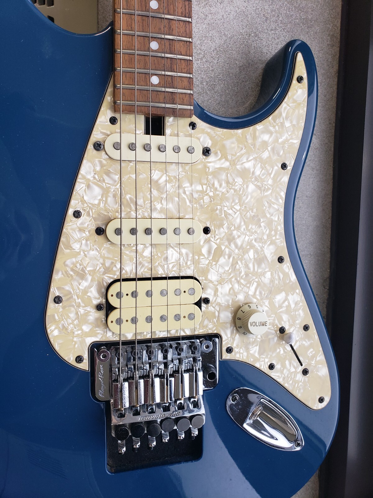 Electric Guitar Discovery Series Floyd Rose FR Blue 80% Frets in good condition.
