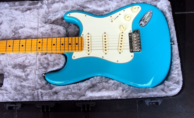 Fender American Professional II Stratocaster – Miami Blue with Maple Fingerboard