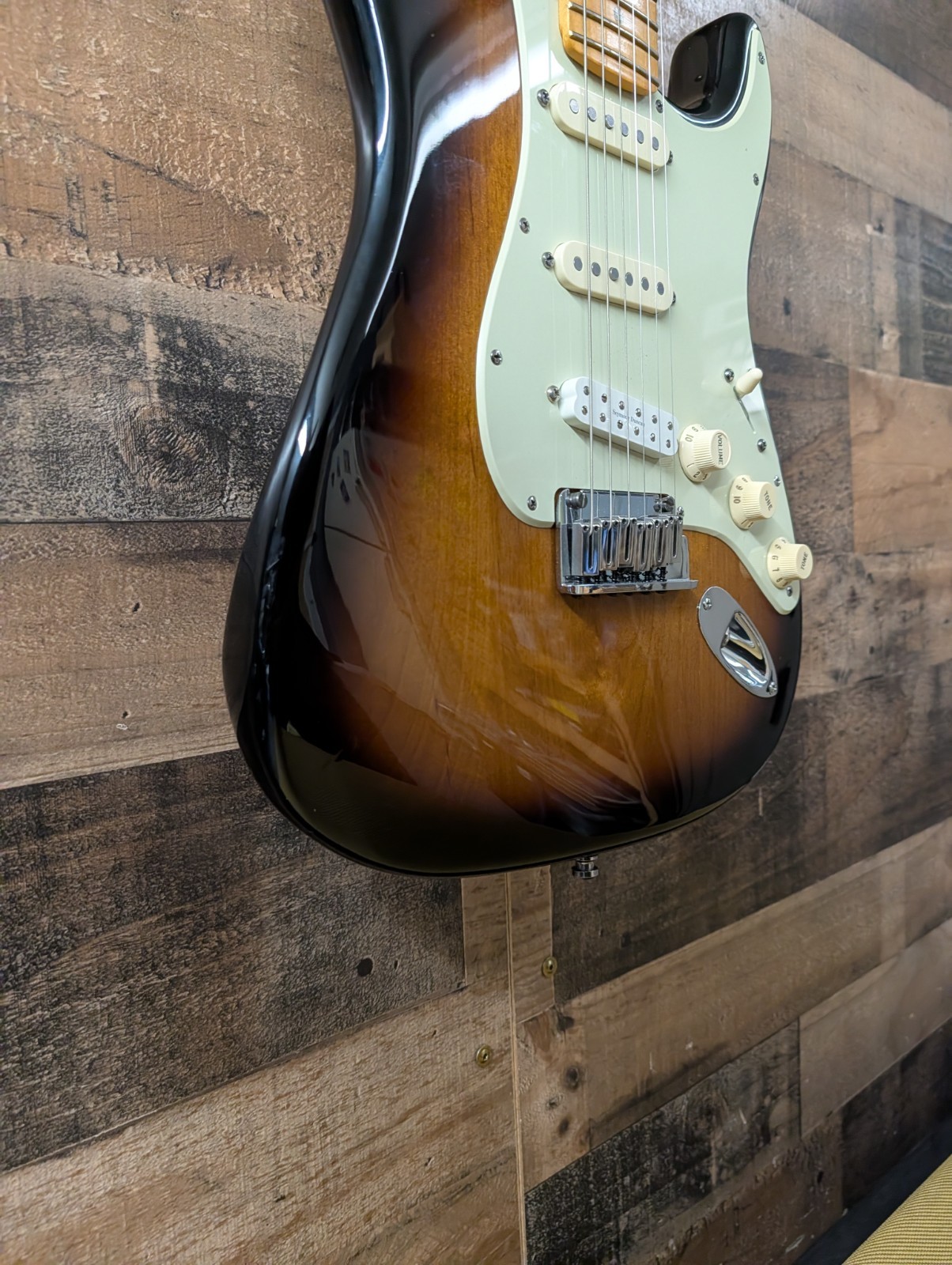 2009 Fender American Deluxe Stratocaster Sunburst USA W/ Case