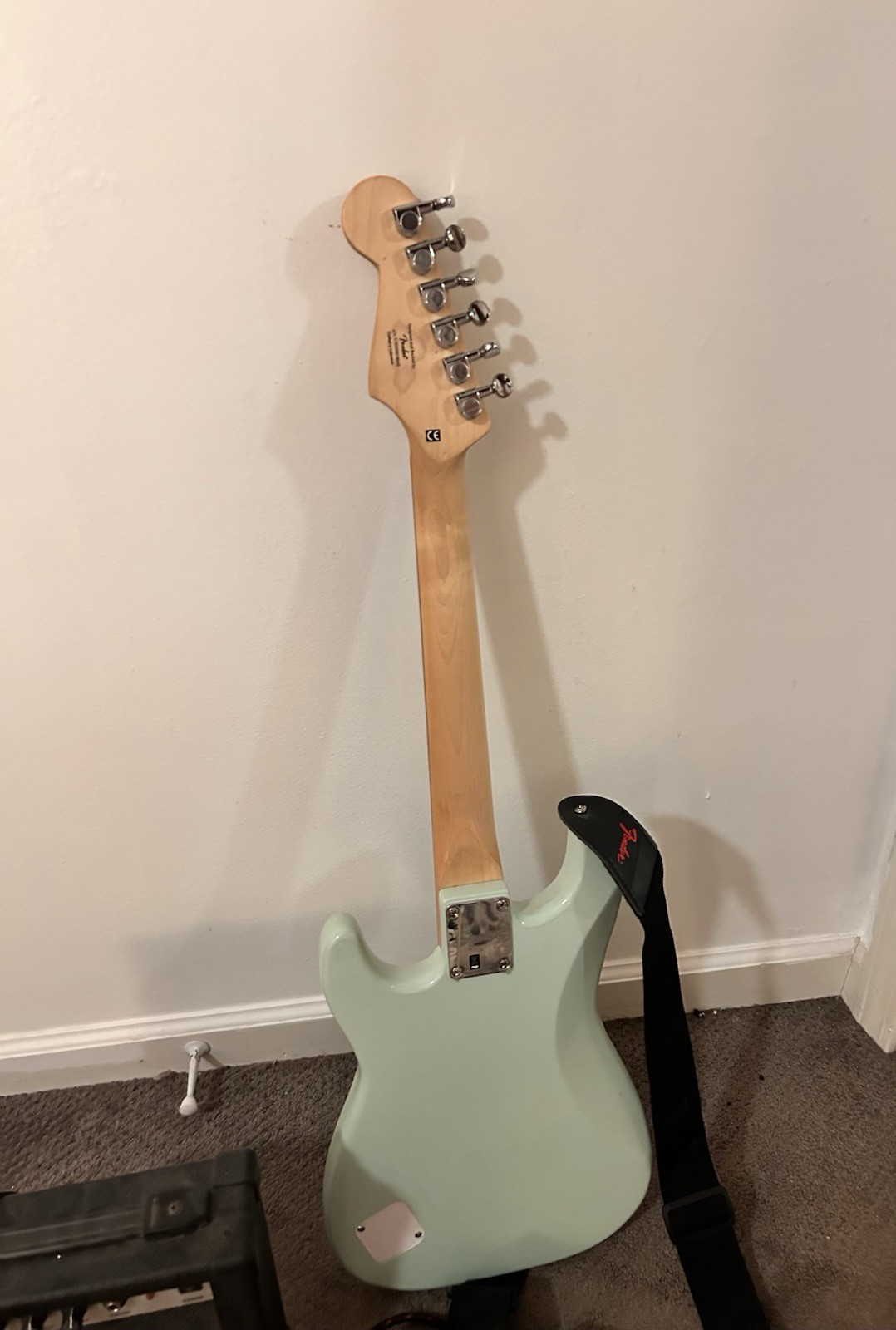 Complete Beginner Electric Guitar Setup – Squier Mini Stratocaster + Amp