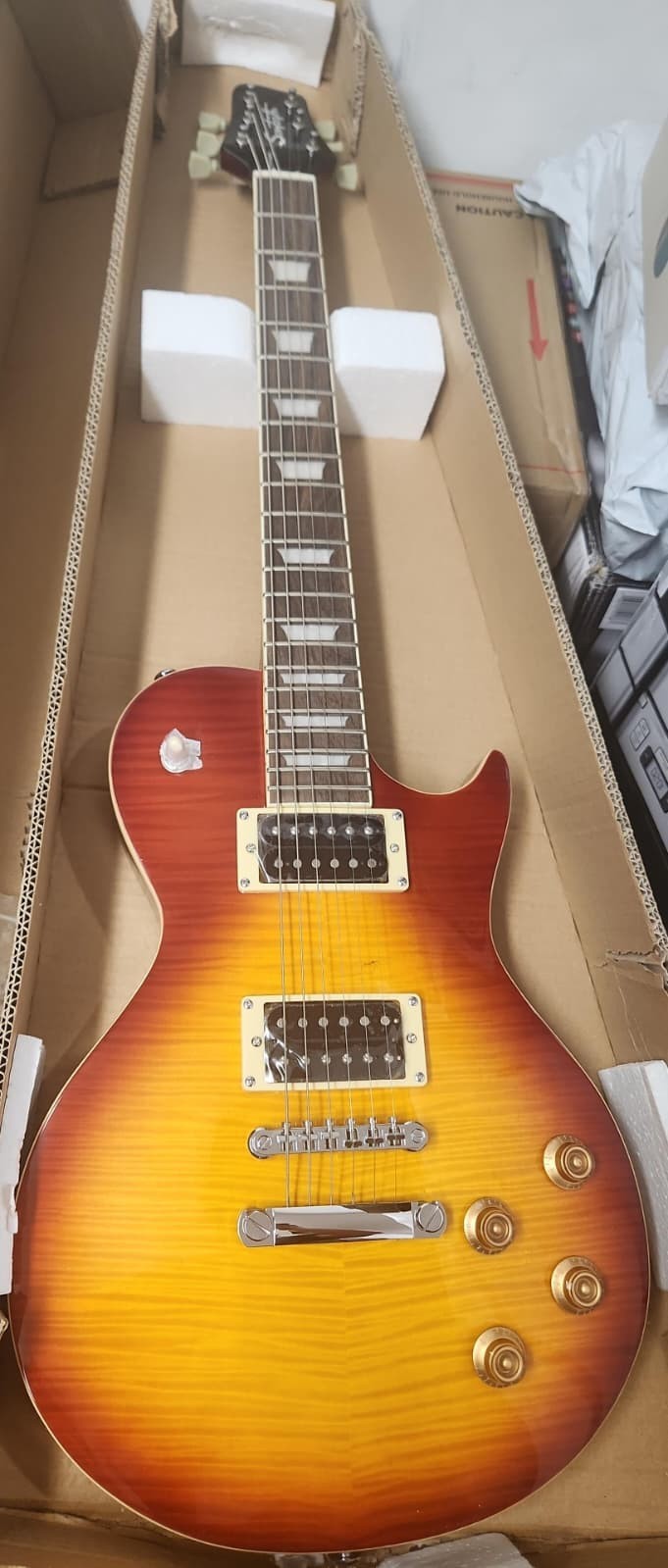 Sawtooth Heritage Series Maple Top Electric Guitar Tobacco Burst Open box
