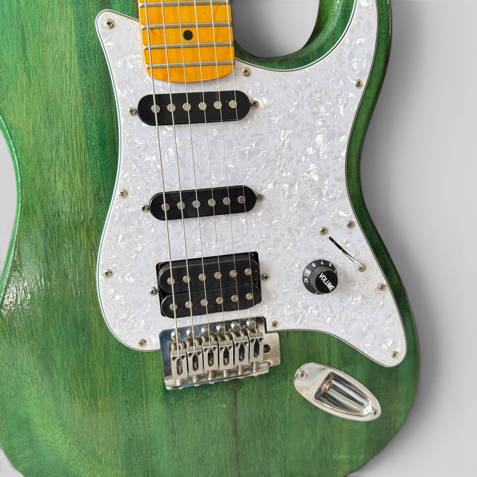 Custom HSS Strat Style Electric Guitar Green Maple Neck Hard Case Tested