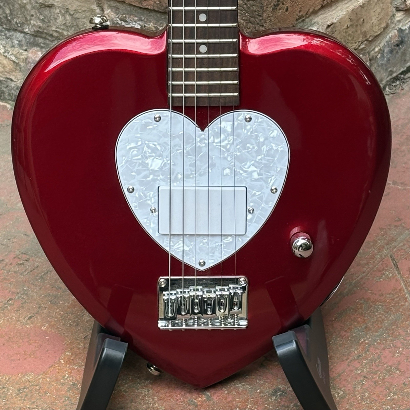 Daisy Rock (not a Copy) Heartbreaker With Daisy Rock Gig Bag