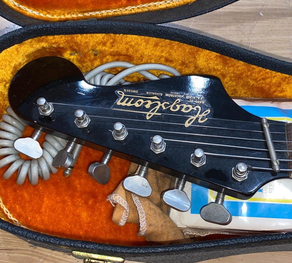 ****READ*** VTG 1966 Hagstrom V 1 Viking Sunburst w/Bigsby Tremlo Original Case