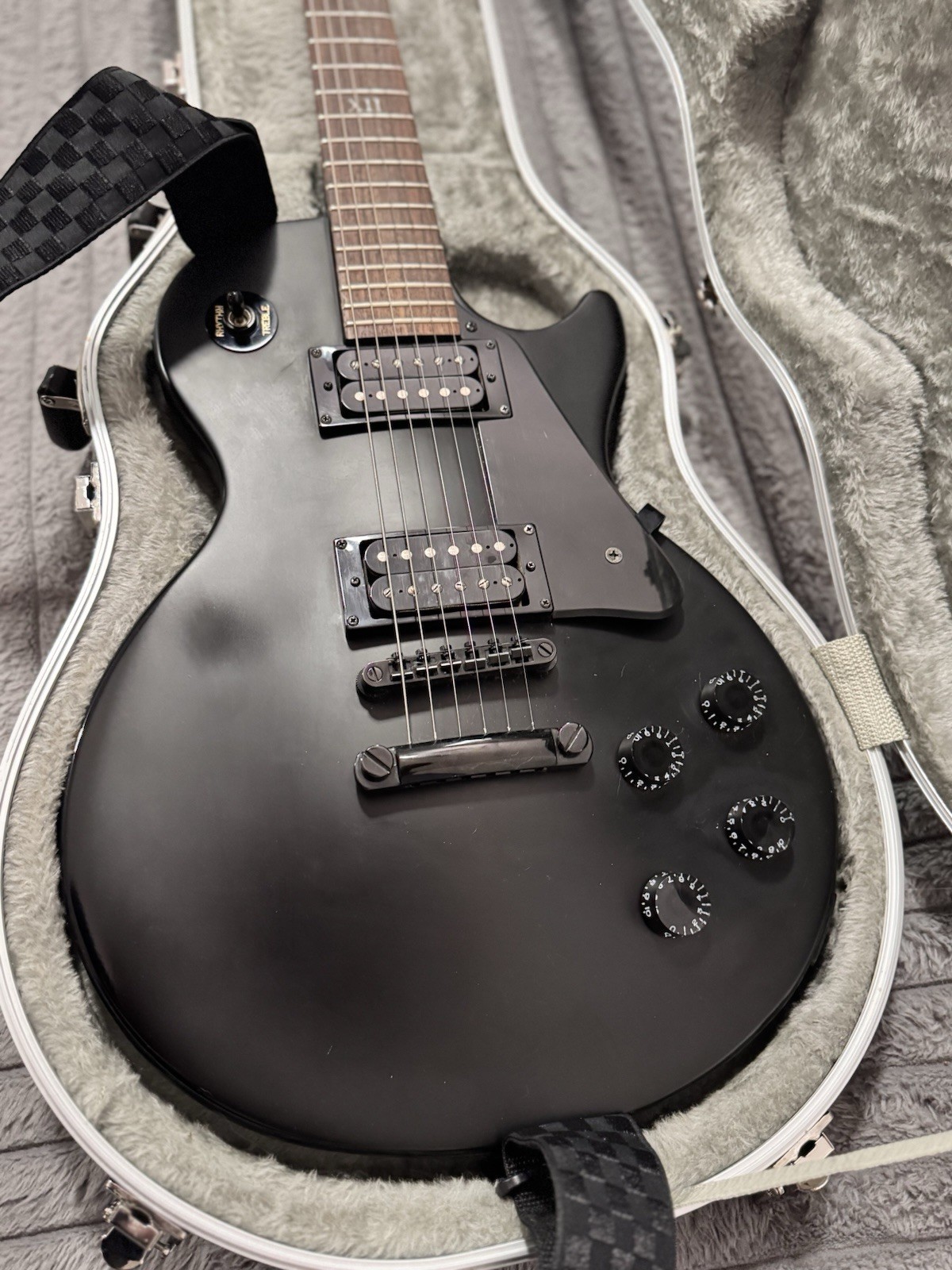 2002 Epiphone Goth Les Paul Made in Korea Electric Guitar w RoadRunner Hard Case