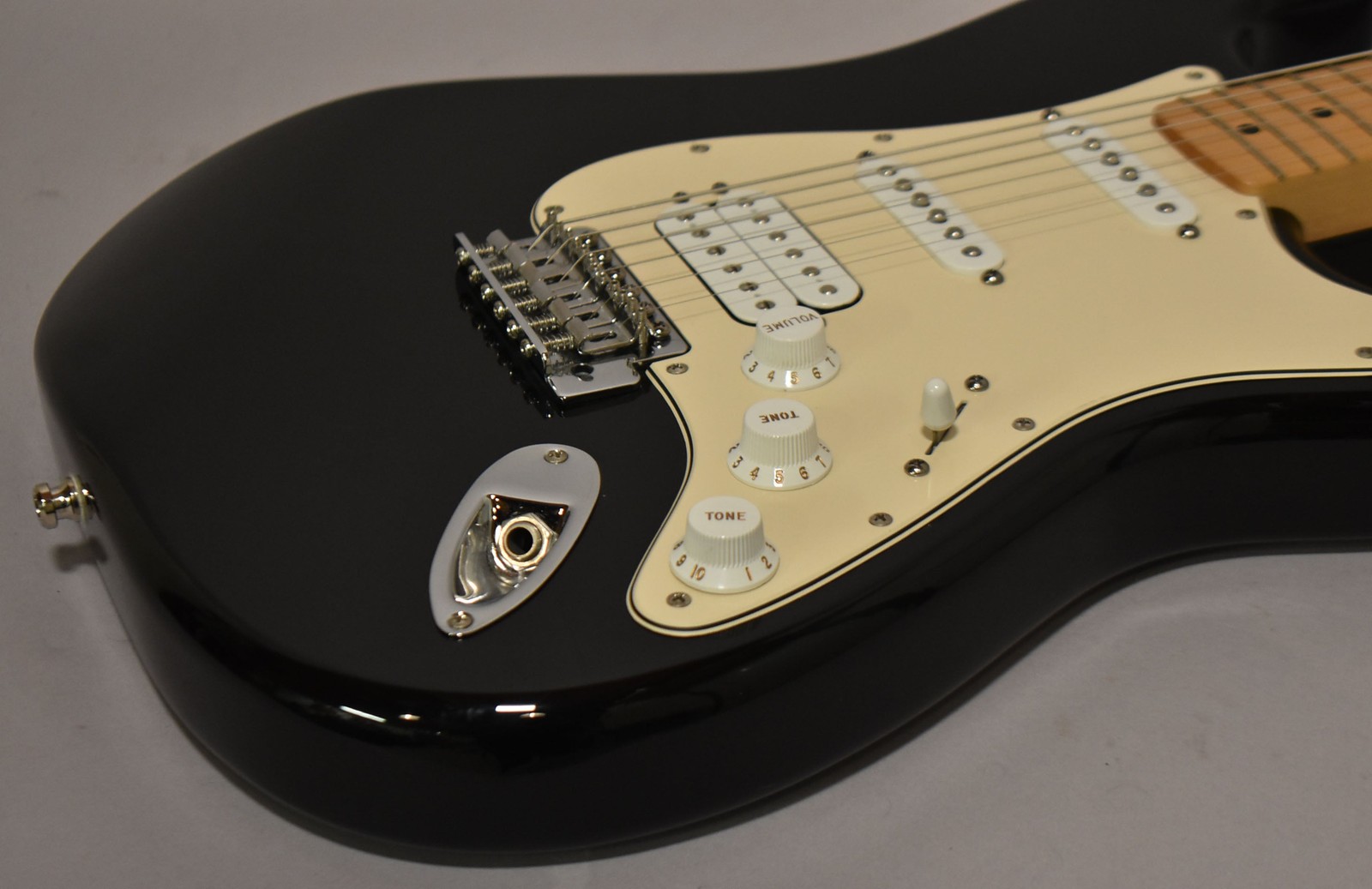 2005 Fender Standard Stratocaster HSS MIM Black w/HSC