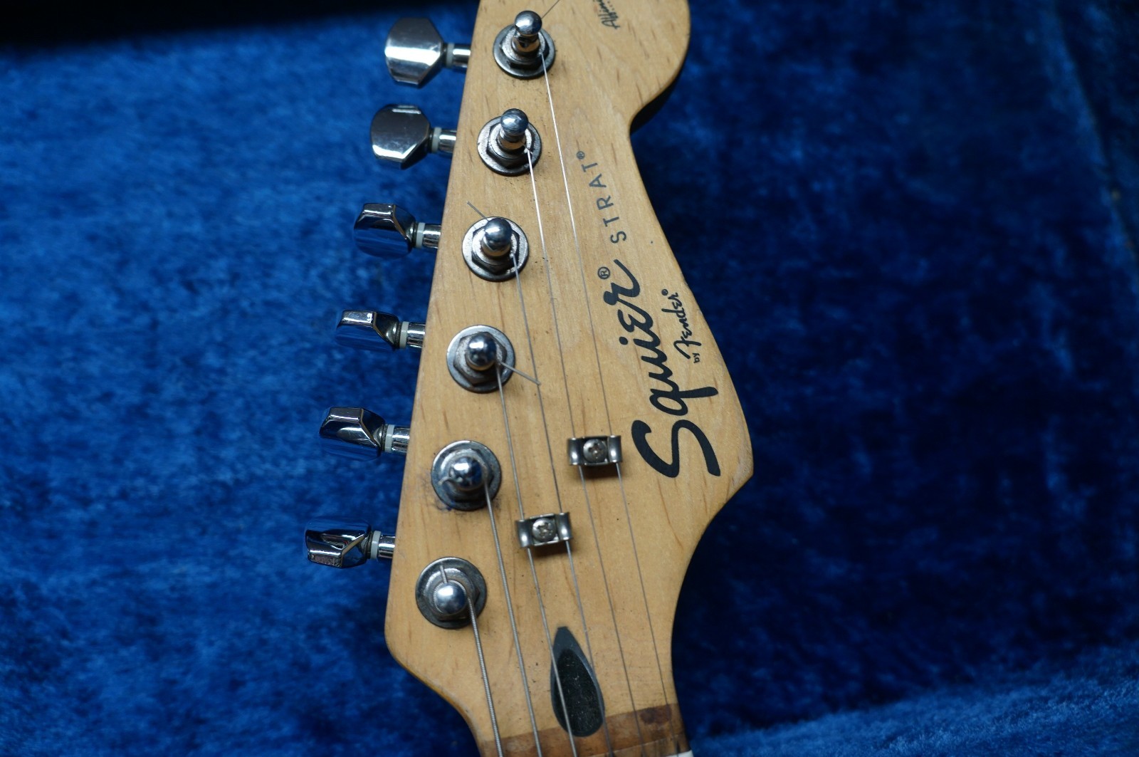Squire Strat By Fender Affinity Series Sunburst Electric Guitar W/Case