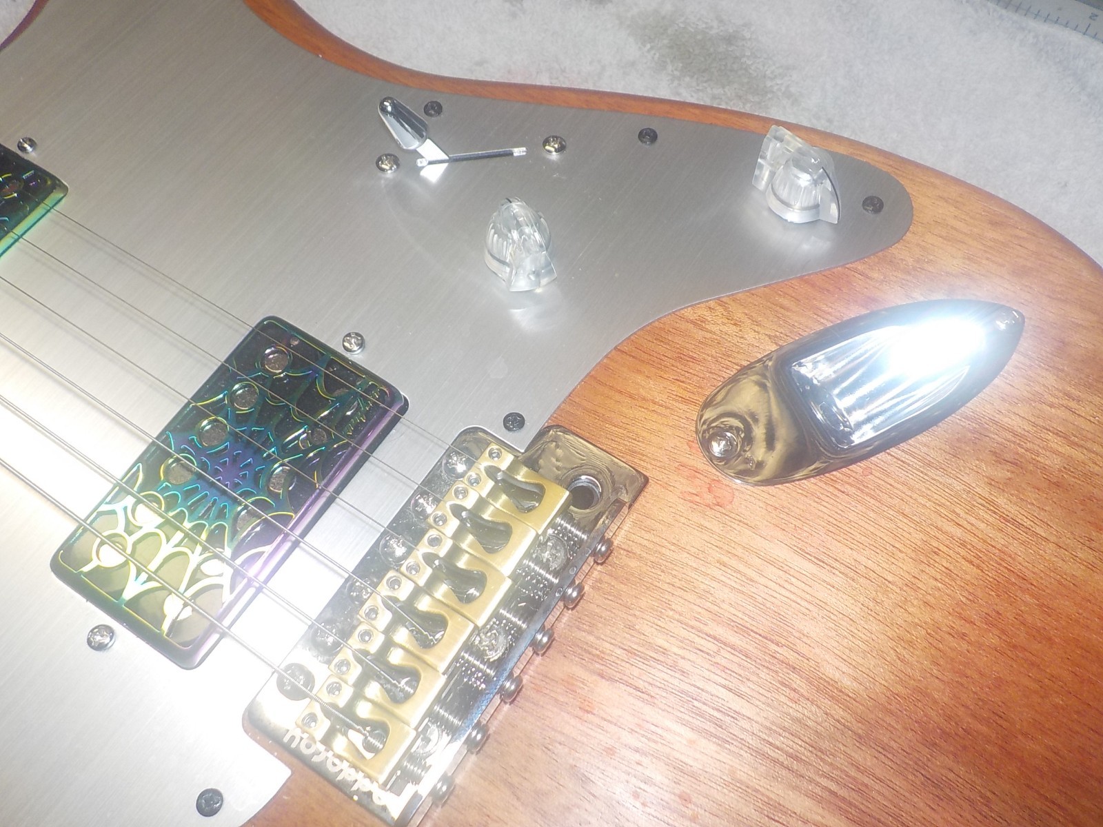Bright Stratstyle Guitar With Style & Playability! Tone To The Bone!