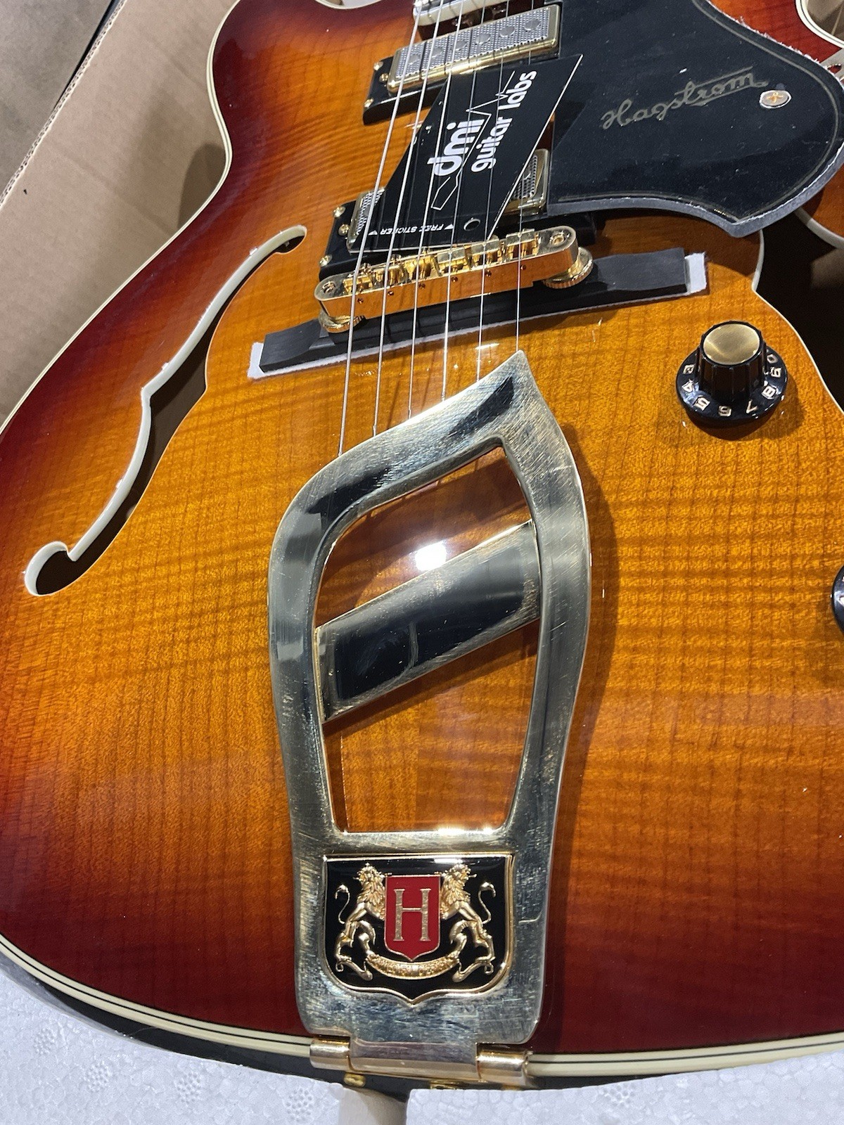 Hagstrom ’67 Viking II Electric Guitar Vintage Sunburst