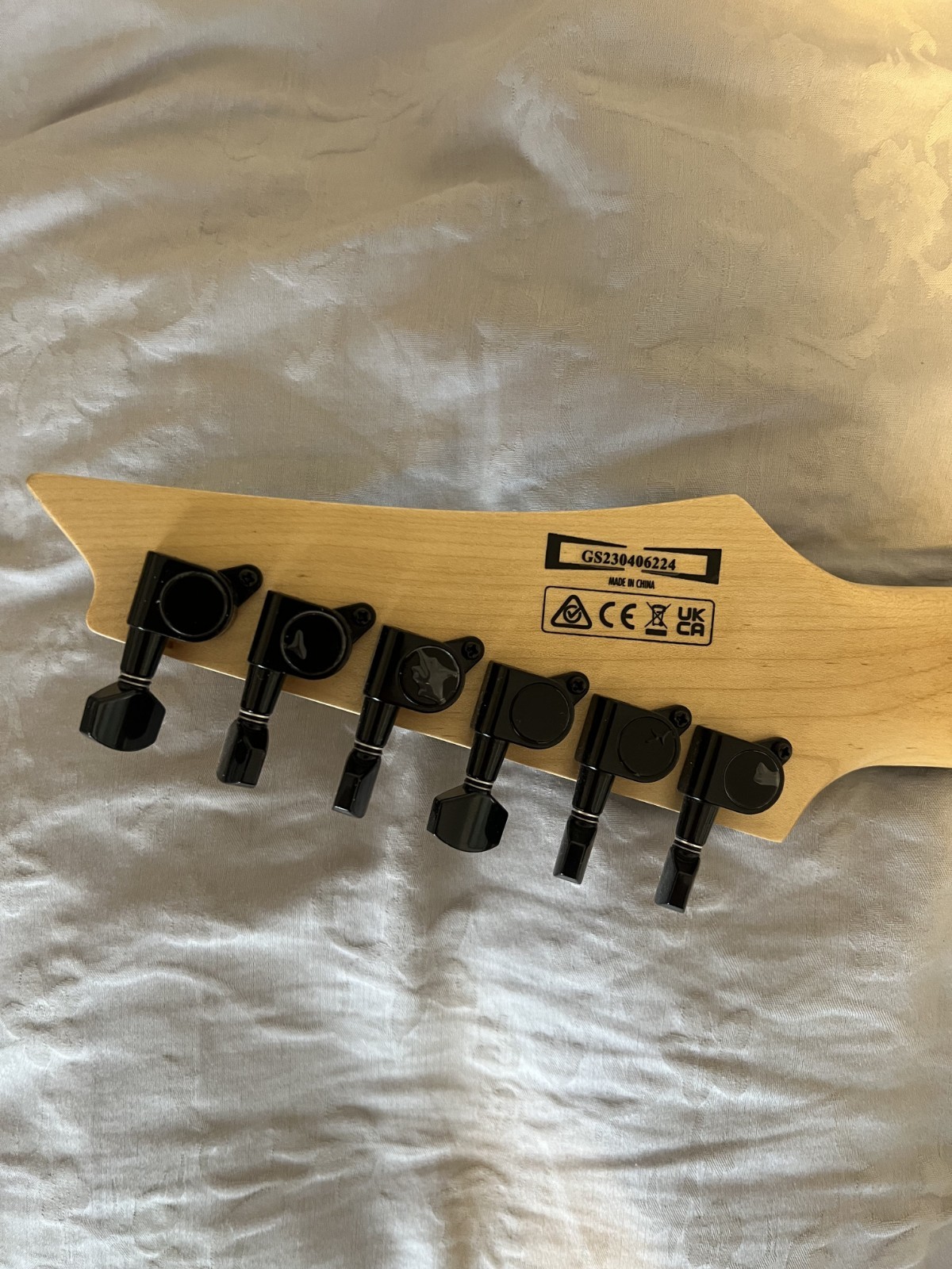 Ibanez Gio GS230406224 | Guitar picks + Guitar strap