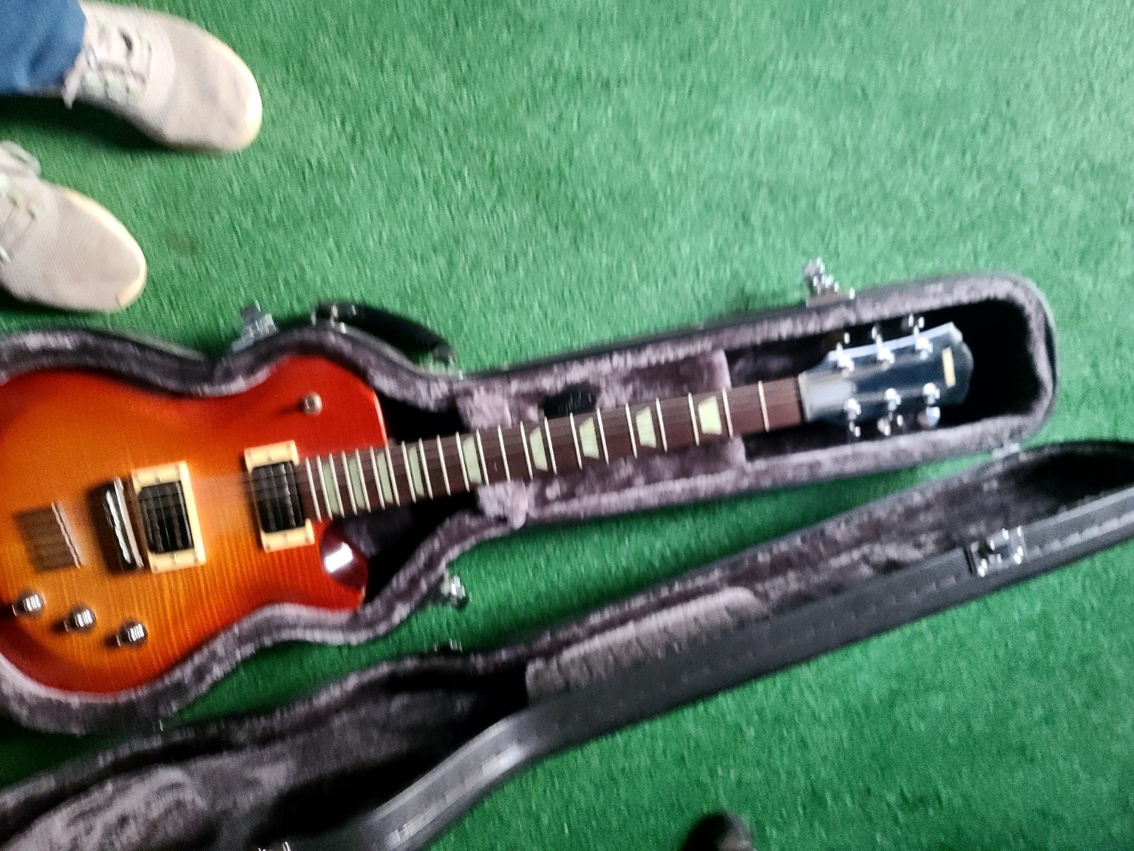 Sought-after AES620 YAHAMA 22 fret Guitar w/hardcase. # QKZ0250R/ 2003 -2004