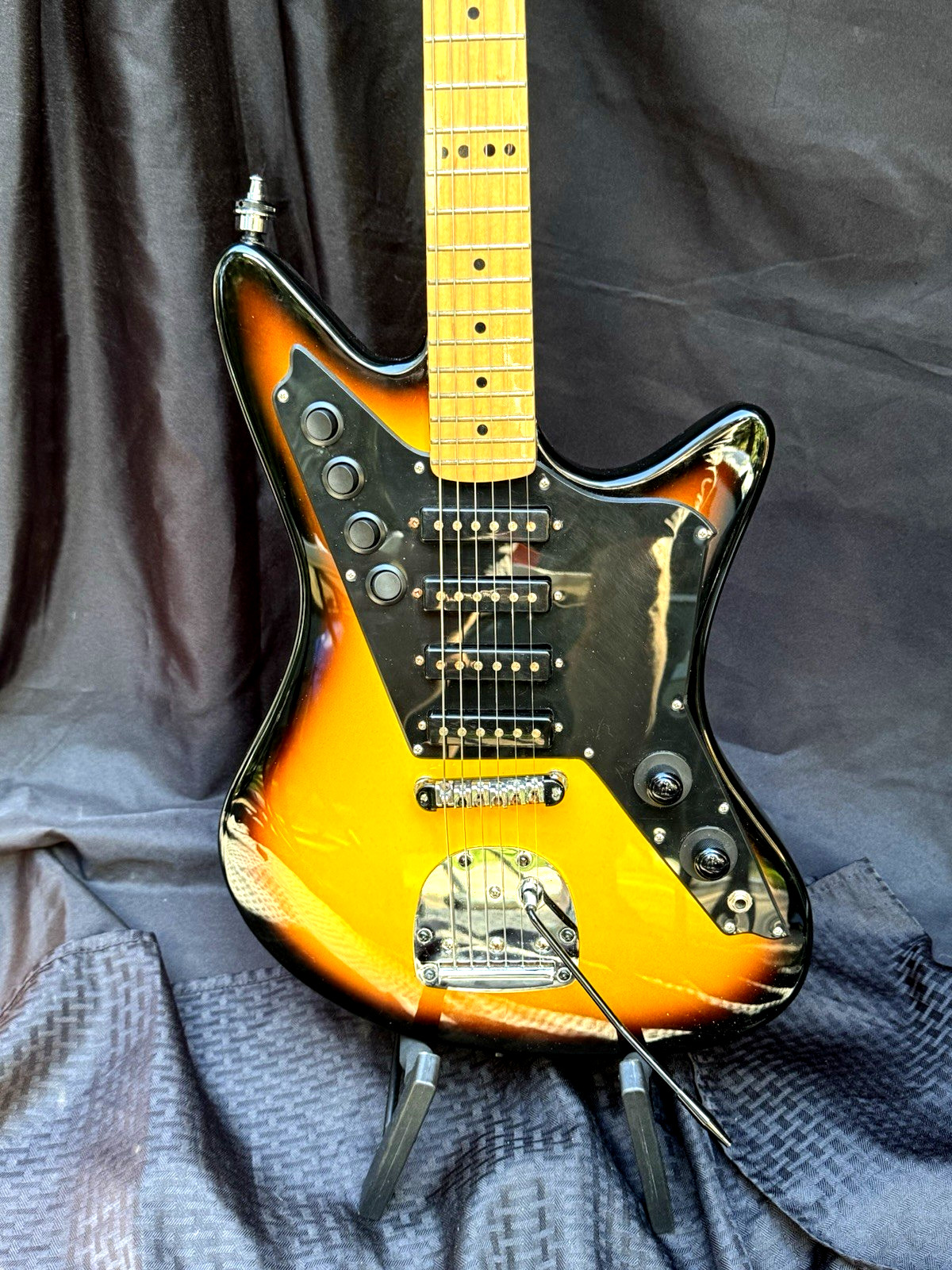 Di Pinto Galaxie 4 Electric Guitar Sunburst/Black With Gig Bag