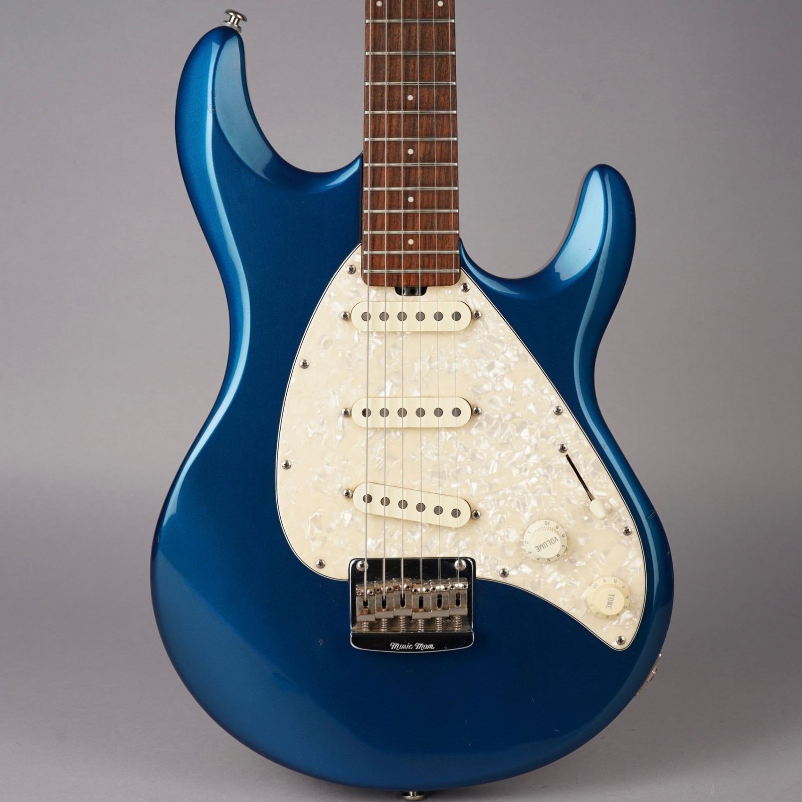 Ernie Ball Music Man USA Silhouette Special SSS Hardtail – 2000 – Blue Pearl