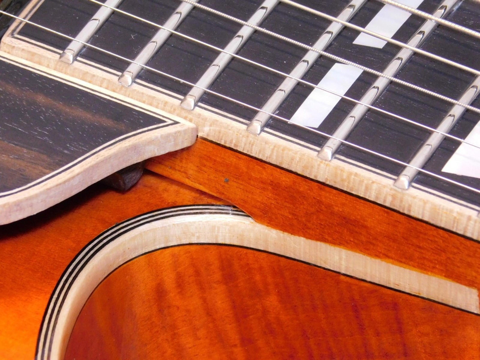 Eastman AR-580 CE HB Used 2022 Spruce Top Maple Side&Back Body w/Hard Case