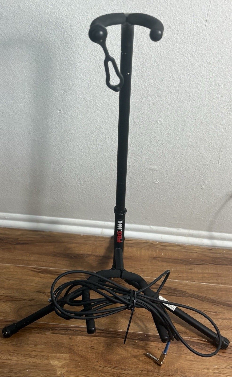 Slightly used Electric Guitar Starter Kit – Amp, Stand, Cable