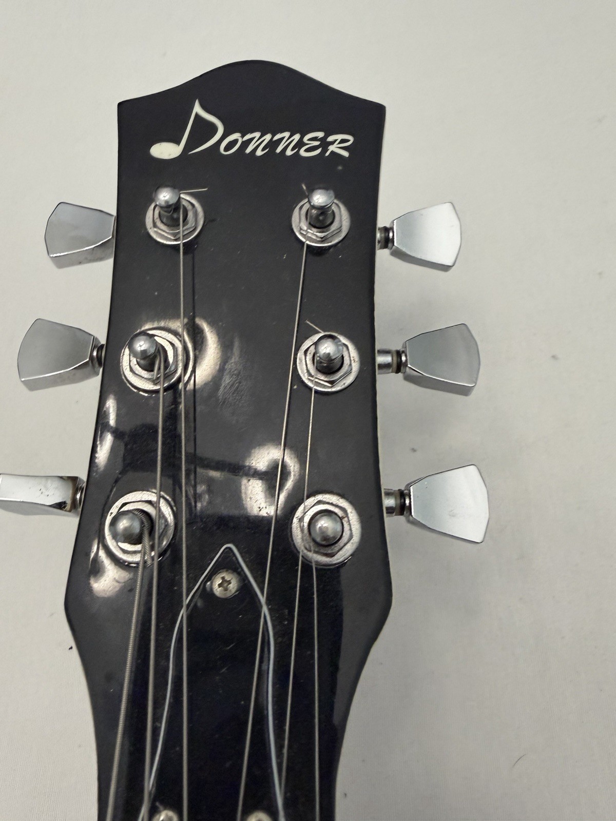 Donner DLP-124 6-String LP Style Electric Guitar – Sunburst And Fender Case