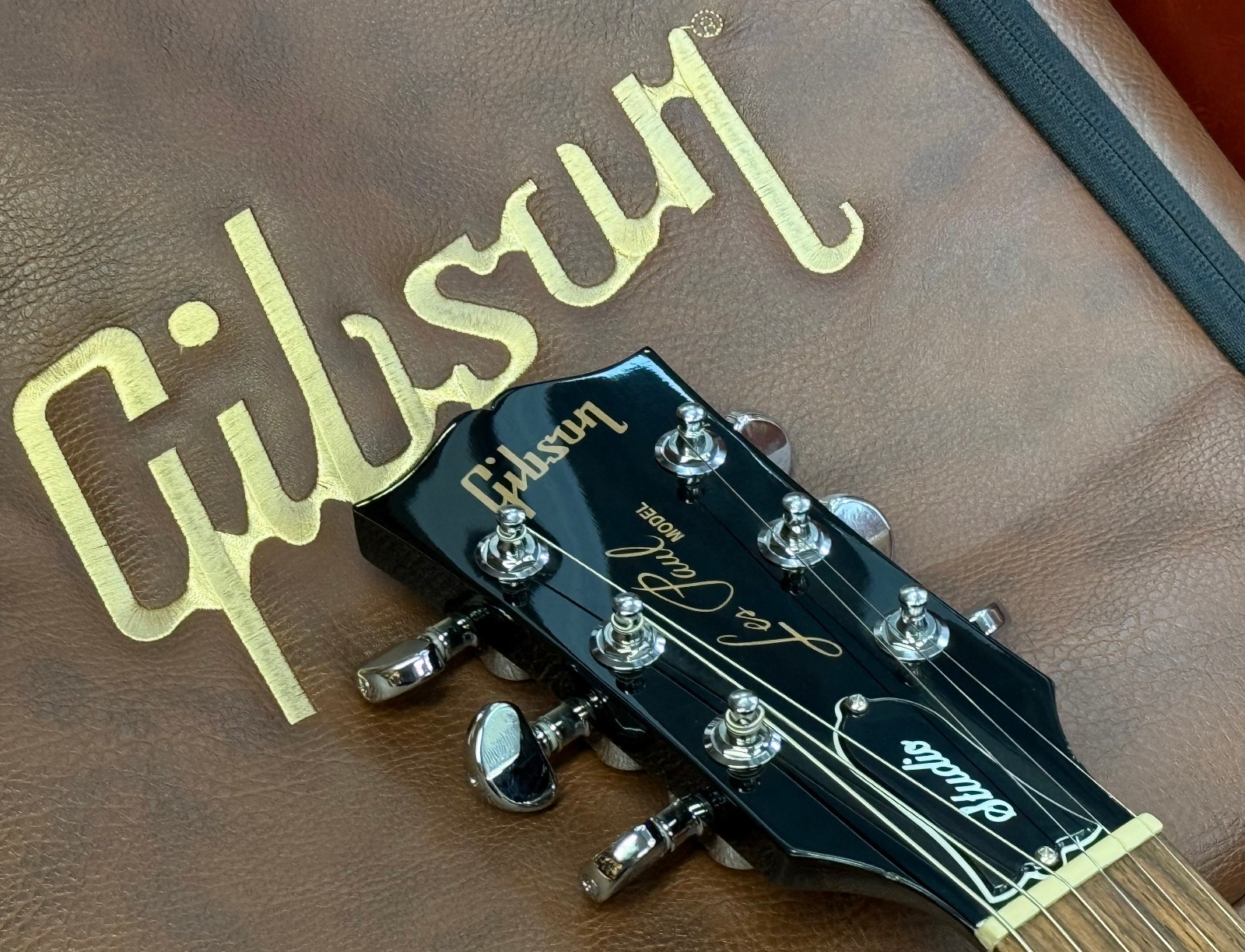 Gibson Les Paul Studio 2022 Ebony w/ Case NOS B-Stock Blem Demo Open Box