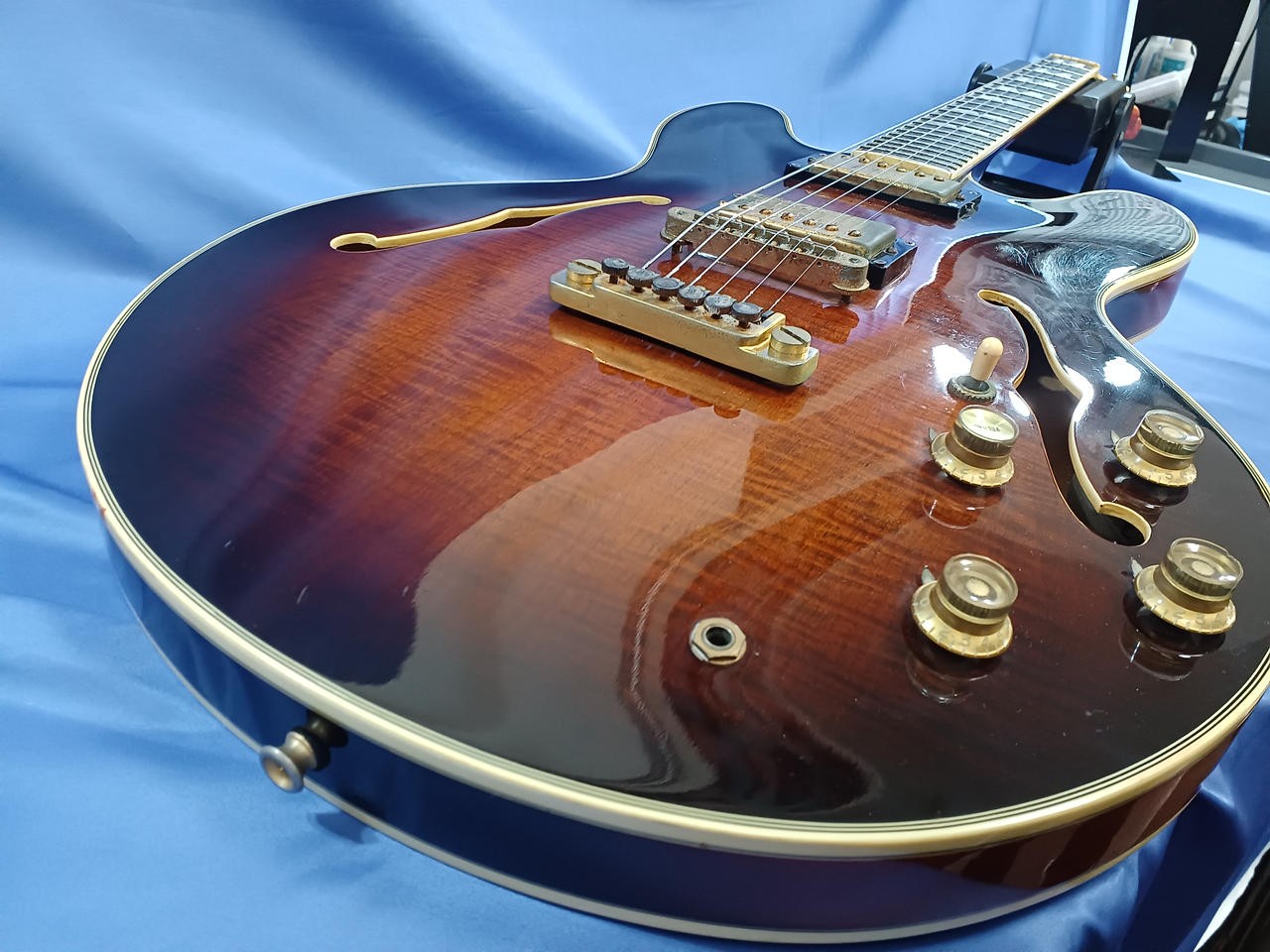 EPIPHONE SHERATON Semi-Acoustic Electric Guitar