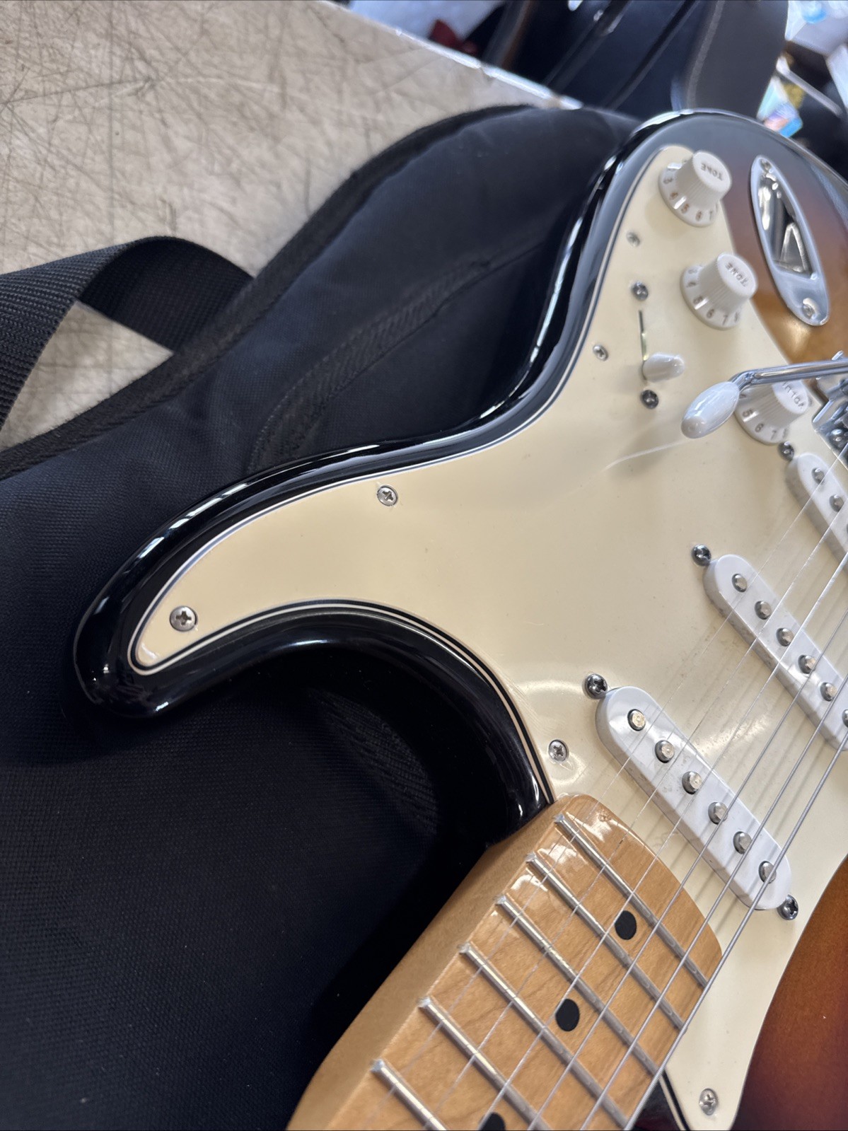 2013 Fender MIM Standard Stratocaster sunburst Guitar w/ 60s Logo – Nice! + case