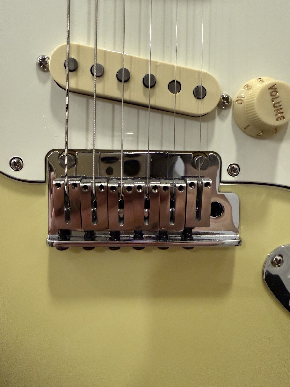 Fender Custom Stratocaster Hialeah Yellow Roasted Maple Neck Pure Vintage ‘65