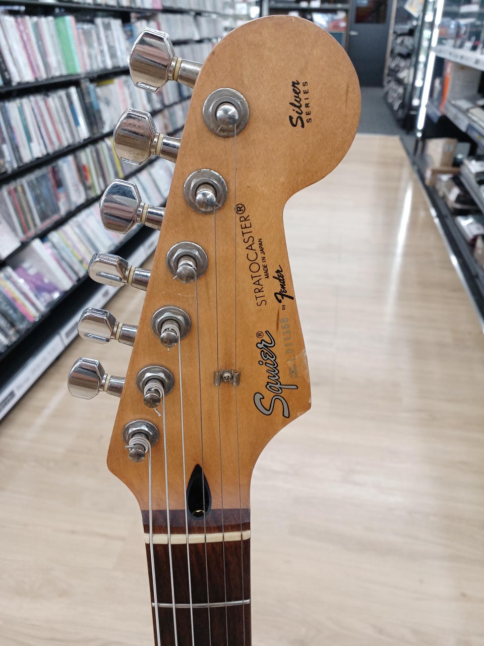 SQUIER SST-33 Stratocaster-type Electric Guitar