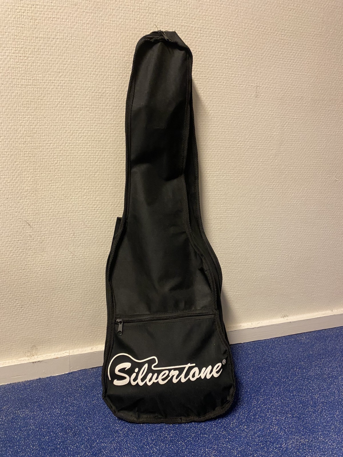 Silvertone SS11 Electric Guitar