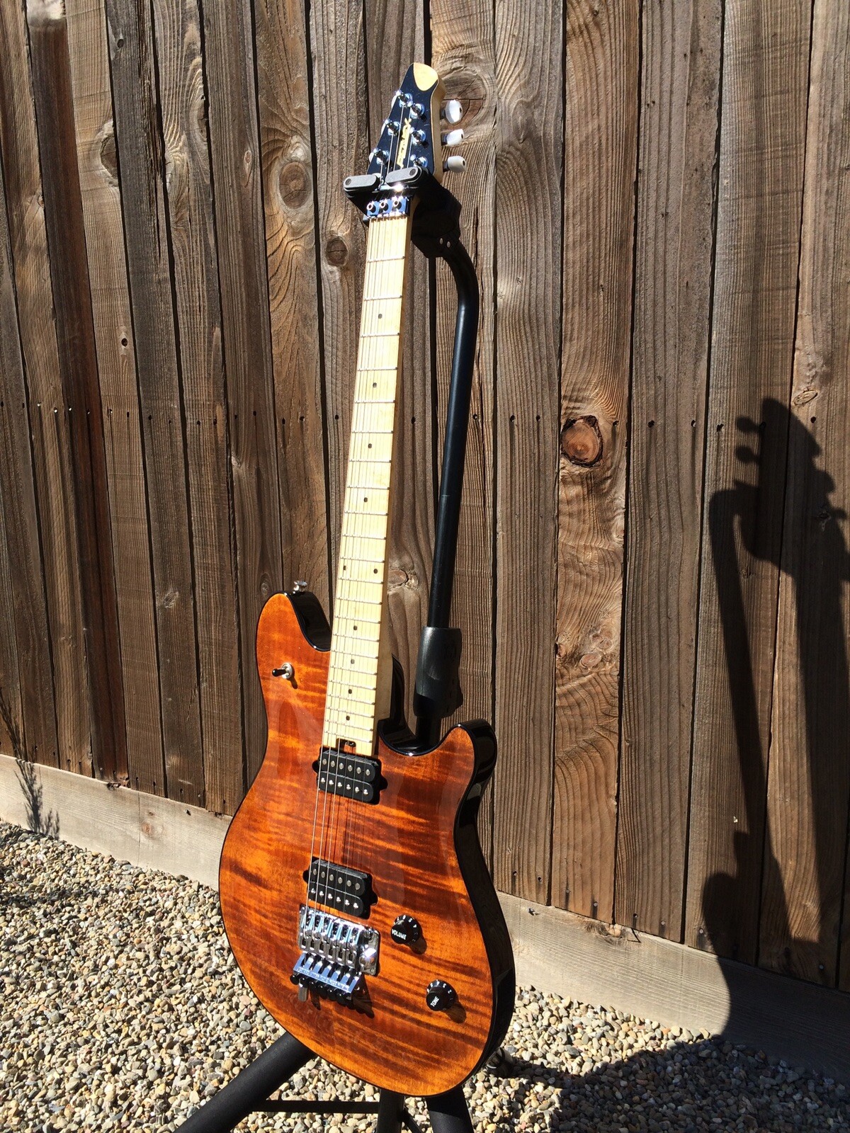 Peavey WOLFGANG “Custom Deluxe” TIGER EYE FLAME TOP Guitar (unboxed) 04′ EVH