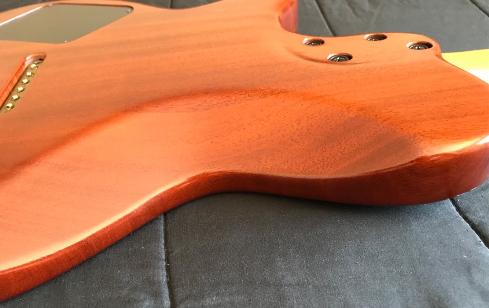 Godin Exit 22/ A6 Ultra – Solid Mahogany Rosewood Maple Neck