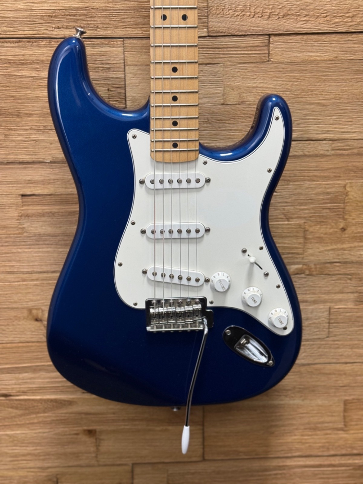 Fender Standard Stratocaster Guitar -SSS 2006-MIM Electron Blue- 8lbs 2oz-w/SC