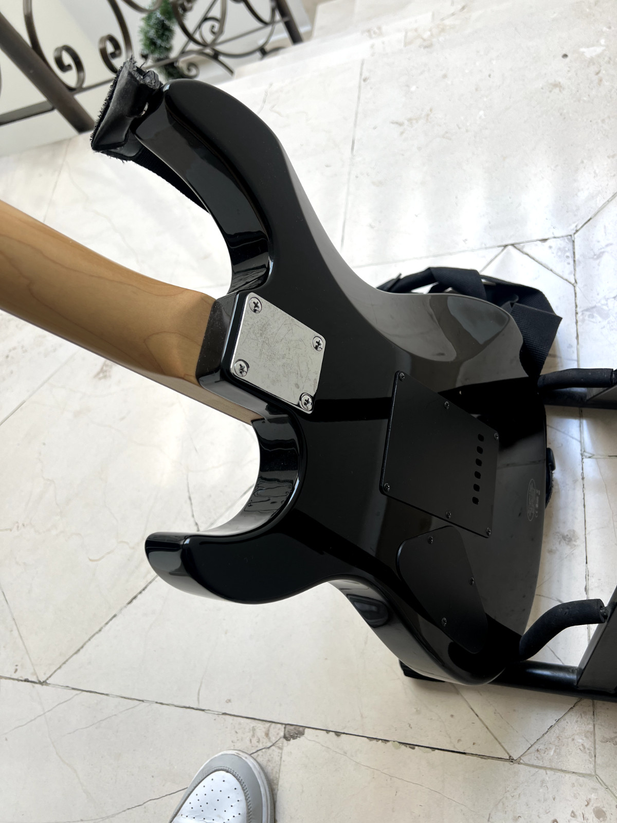 Guitarra Eléctrica Yamaha ERG 121C (equipo completo y accesorios).