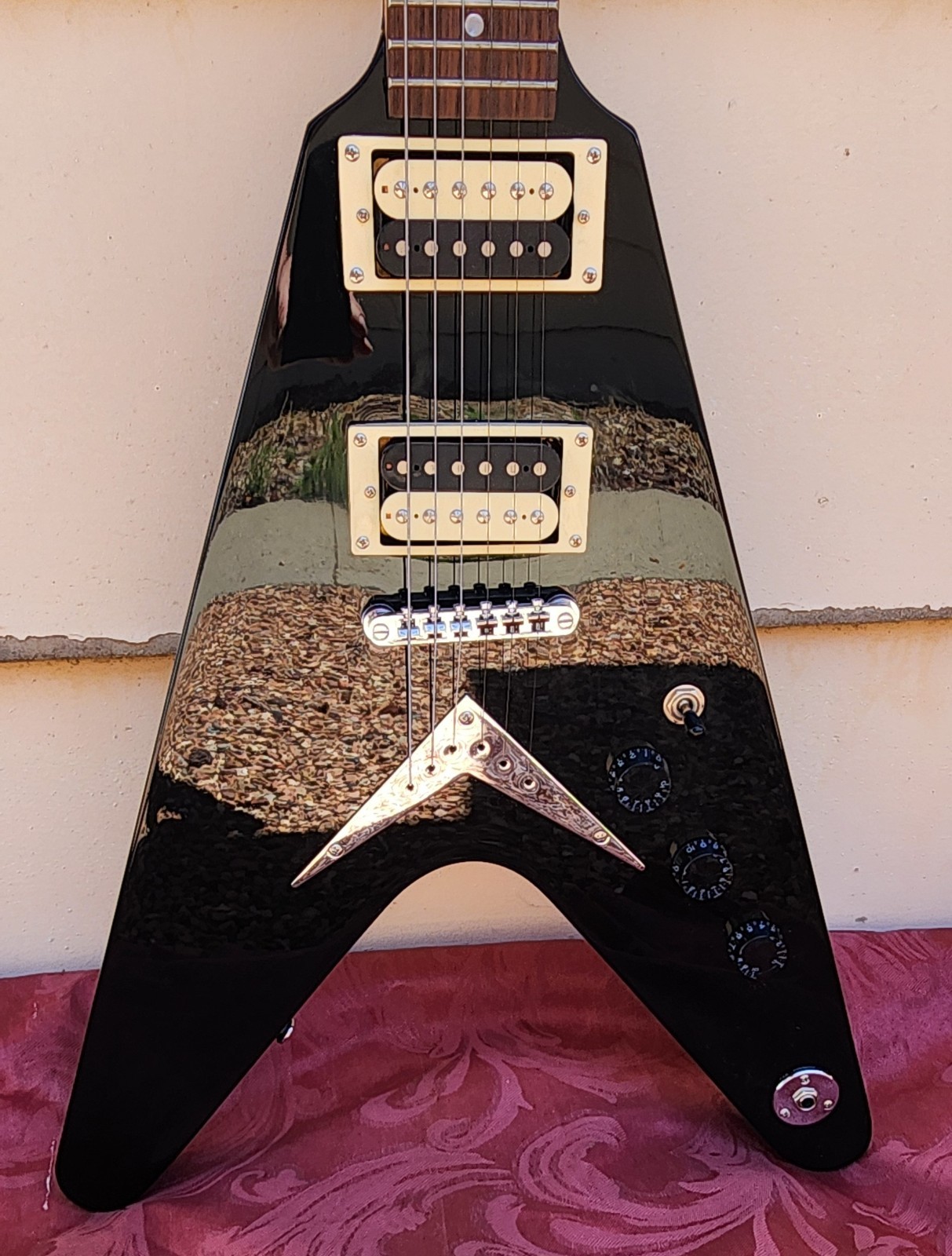 Dean VX Guitar – Black – Grover Tuners – Fling V Body Style