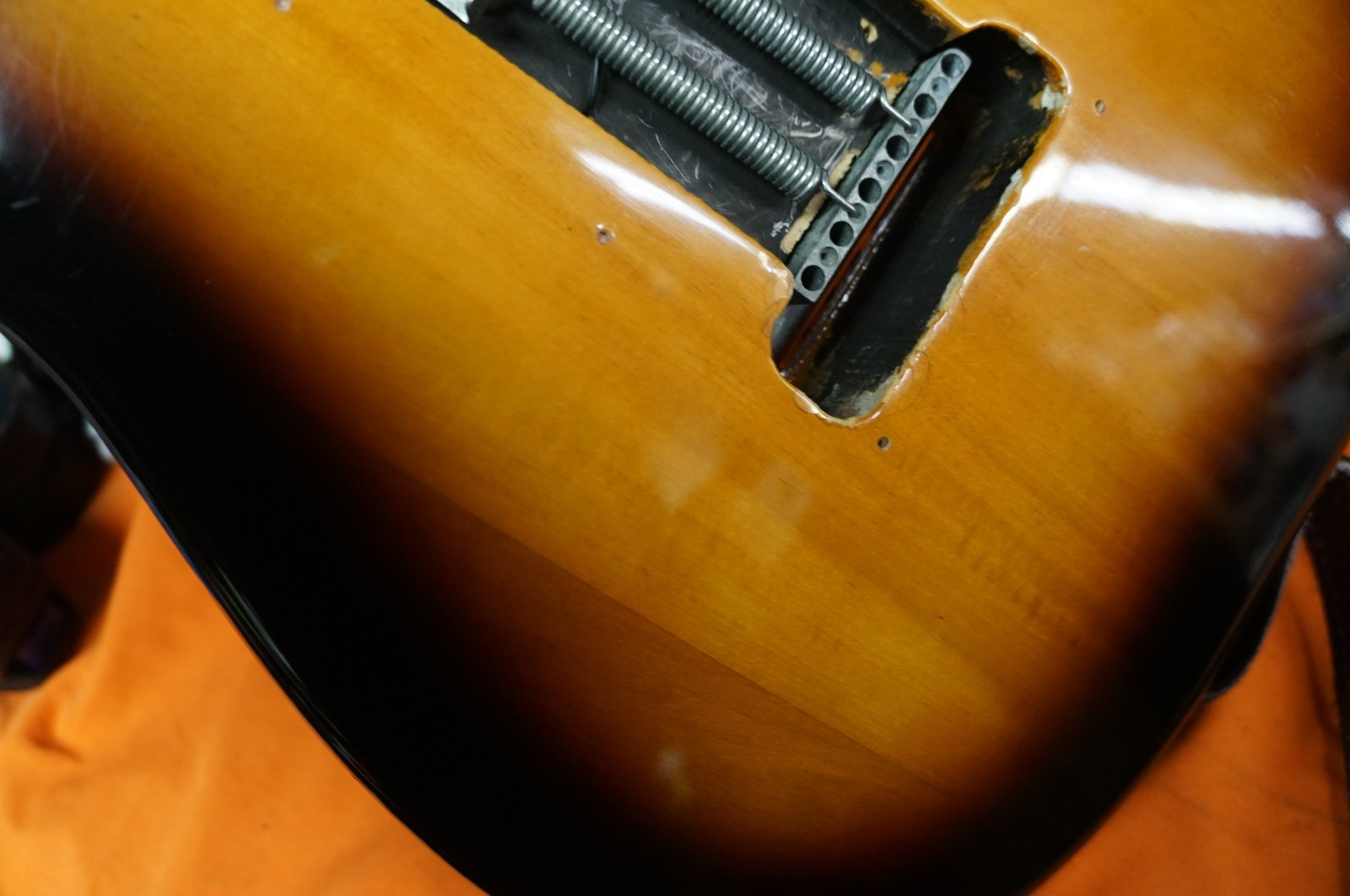 Squire Strat By Fender Affinity Series Sunburst Electric Guitar W/Case