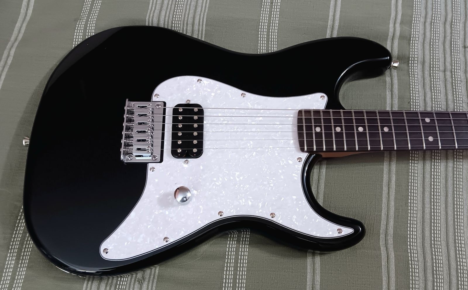 Jet JS-400 HT BK Electric Guitar (Tom DeLonge Style Hardtail strat) – Jet Black